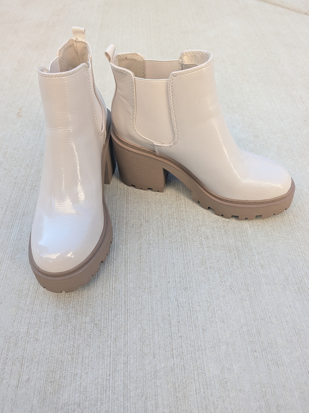 Soda Women’s Chunky Heel Chelsea Ankle Boots in Light Beige 8
